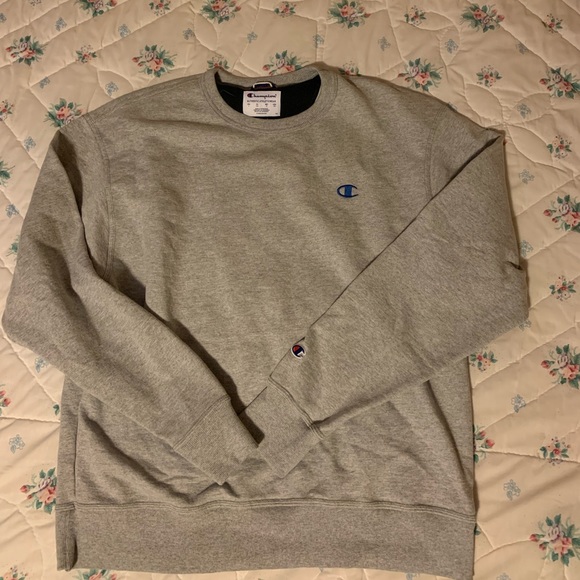 Men’s Champion Sweatshirt (Large, Fits Like An XL). - Picture 1 of 3